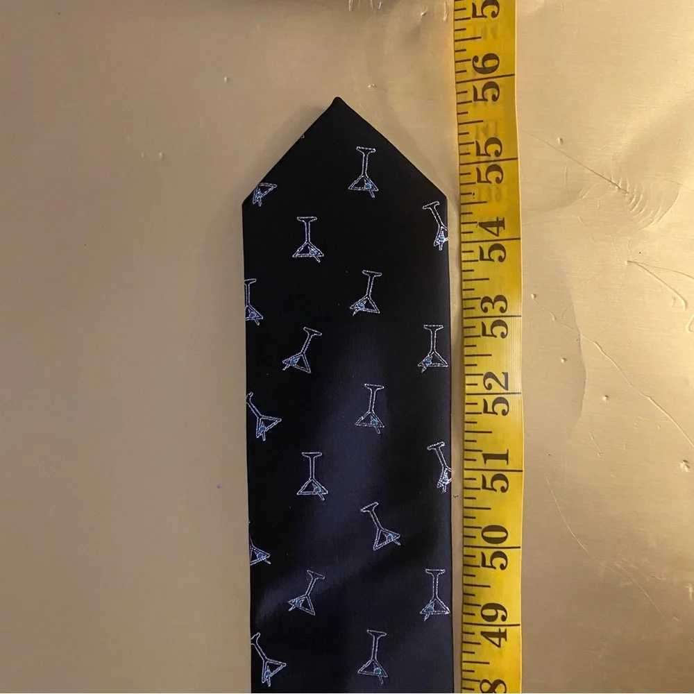 MEN'S  MARTINI GLASS HALLMARK  WINTER GALA PRINT NECKTIE BY HALLMARK DESIGNS